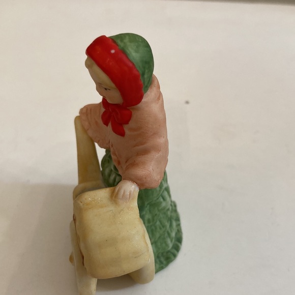 Vintage 1986 Lefton Colonial village ceramic figure Mrs Eberhard and baby - Picture 2 of 10